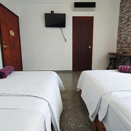 La Zona Hostel Сан-Сальвадор Экстерьер фото