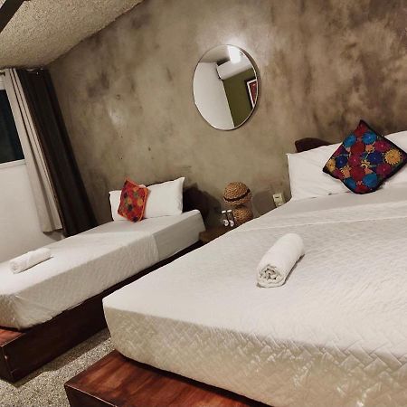 La Zona Hostel Сан-Сальвадор Экстерьер фото