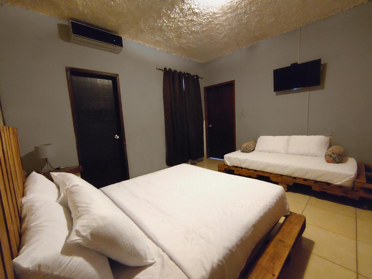 La Zona Hostel Сан-Сальвадор Экстерьер фото