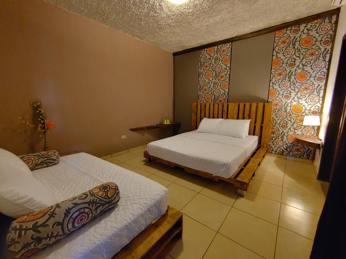 La Zona Hostel Сан-Сальвадор Экстерьер фото