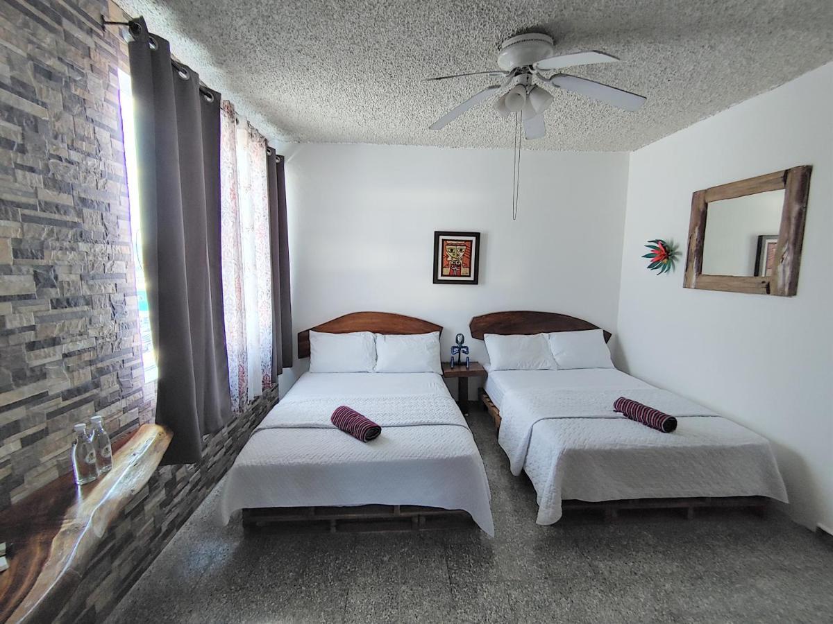 La Zona Hostel Сан-Сальвадор Экстерьер фото