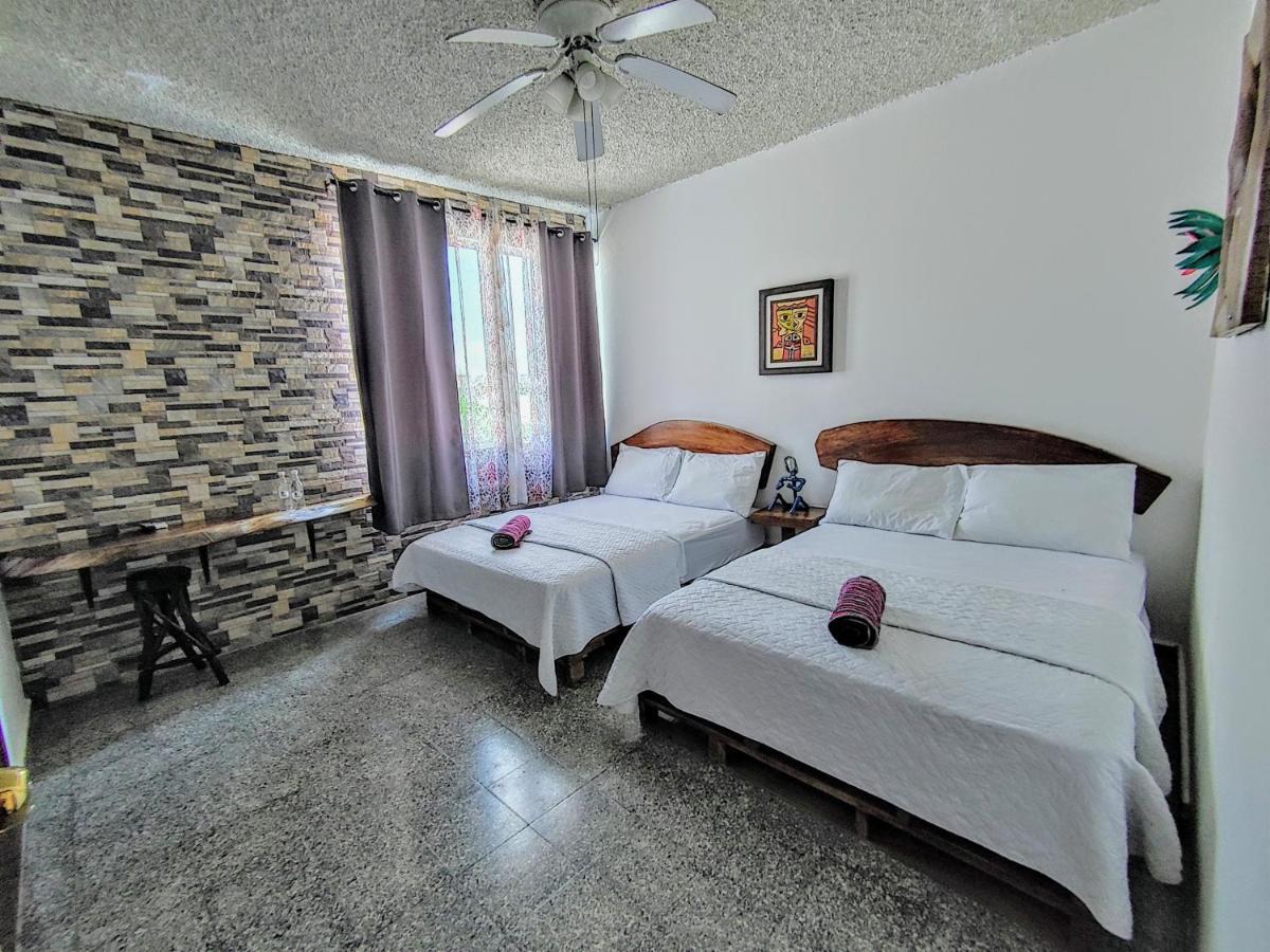 La Zona Hostel Сан-Сальвадор Экстерьер фото