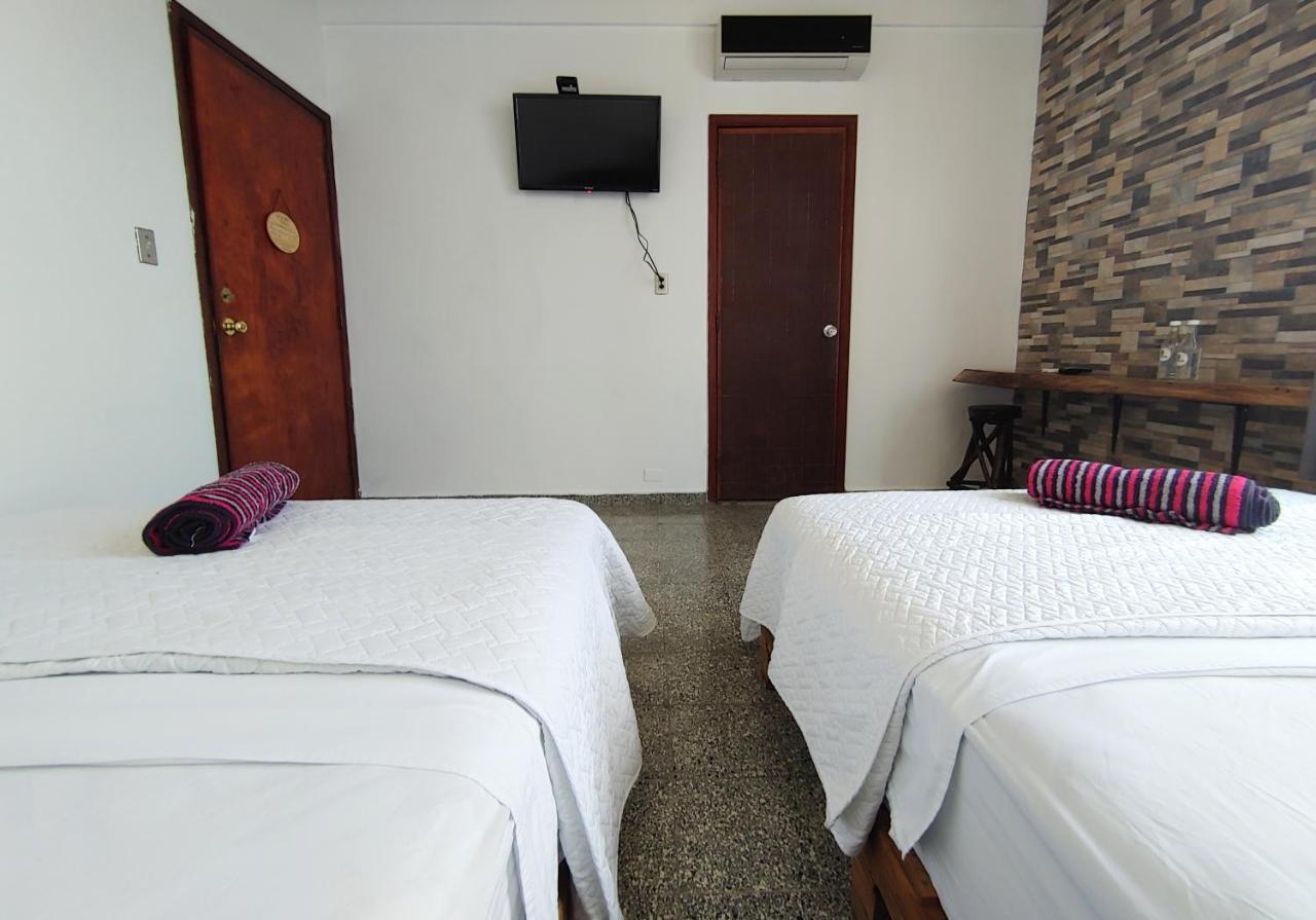 La Zona Hostel Сан-Сальвадор Экстерьер фото