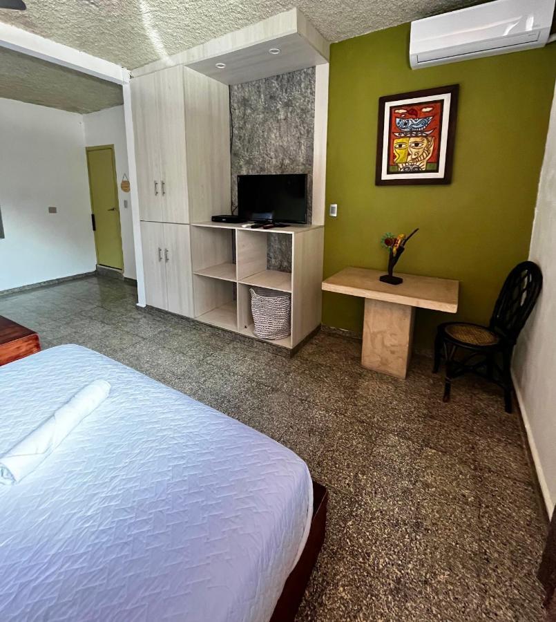 La Zona Hostel Сан-Сальвадор Экстерьер фото